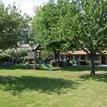 De Meiboom Vakantiehoeve Tot 21 Pers Langemark Exterior photo